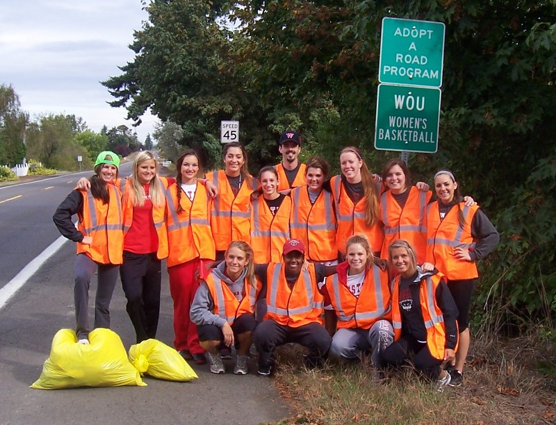 WOU Womens Basket ball teams road cleanup