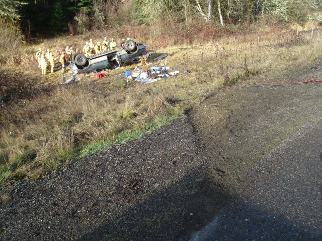 2004 Ford F250 pickup rolled near Philomath Oregon 12 - 31 - 2011