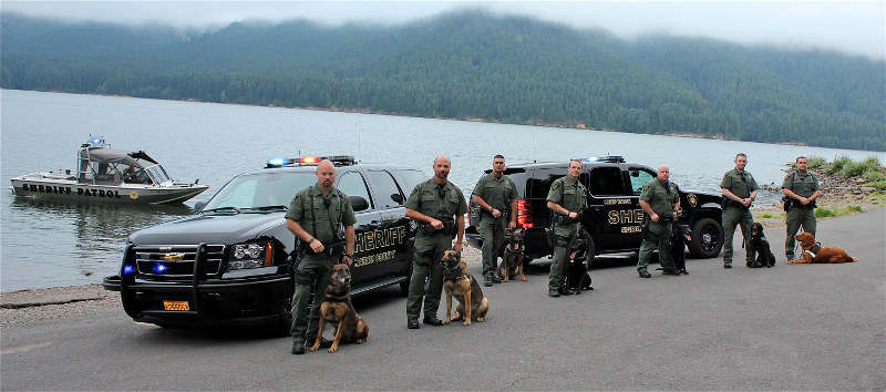 Canines_and_handlers-s Canine handlers and their dogs at Detroit Lake